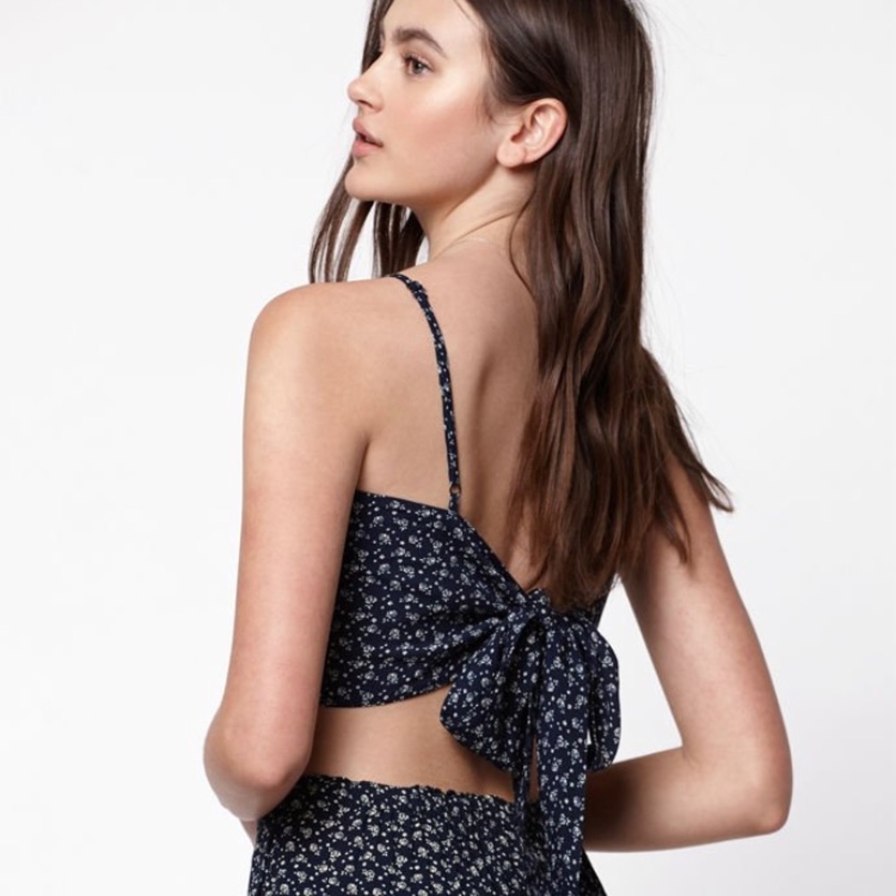 Floral tie back top NWOT